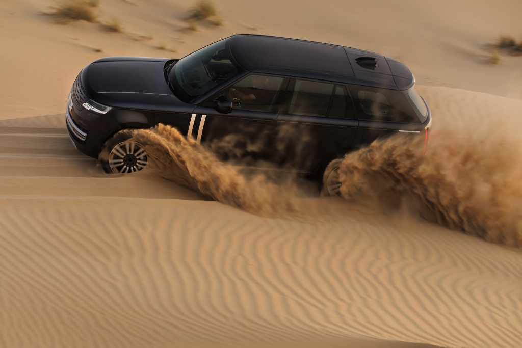 Exploring Dubai’s Desert Safaris in a Luxury SUV