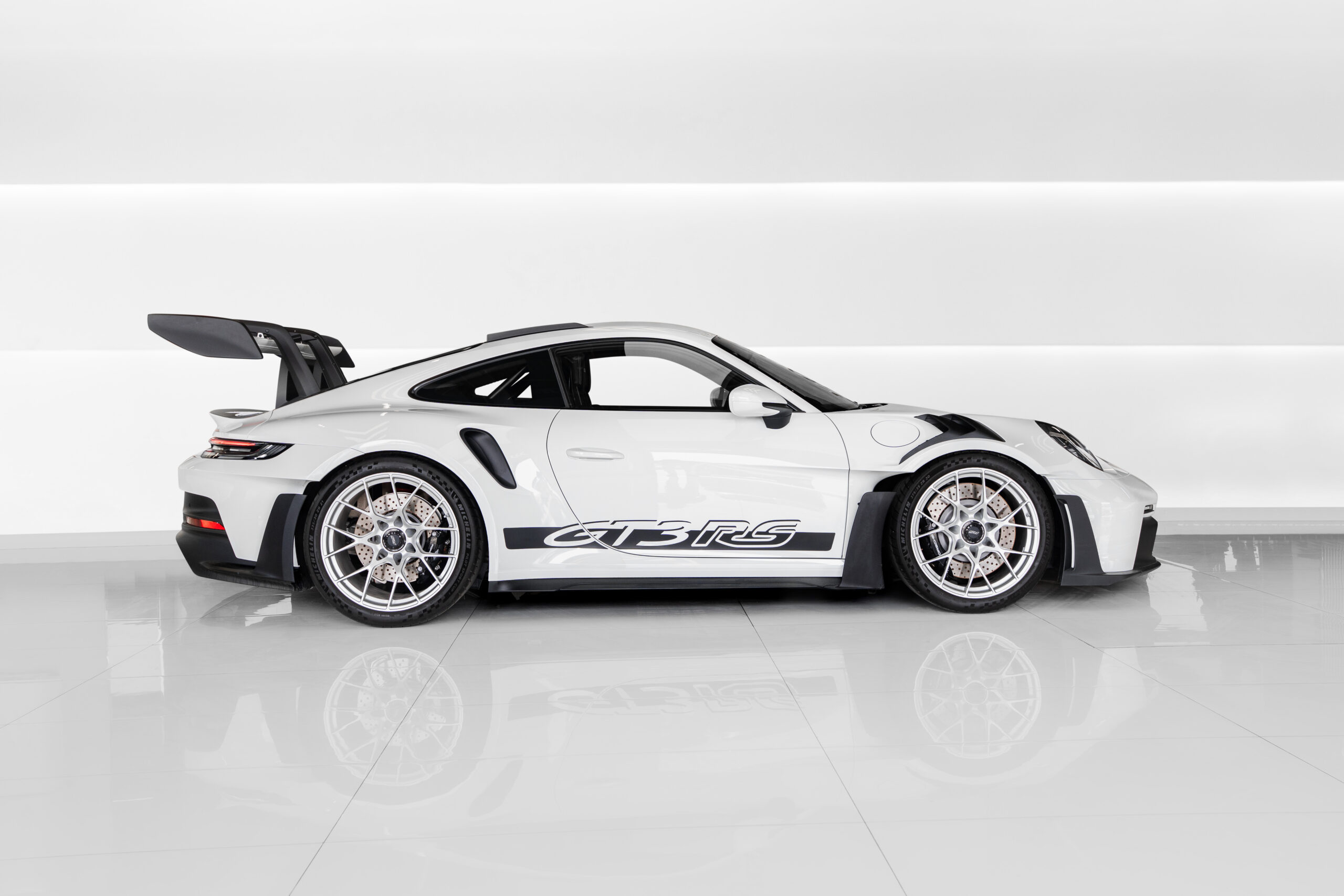 mkrentacar | Porsche GT3 RS Vehicle Image